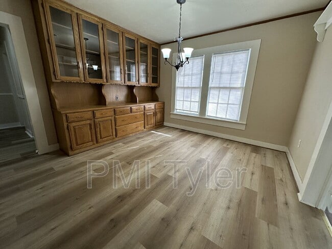 Photo - 343 Bonner St