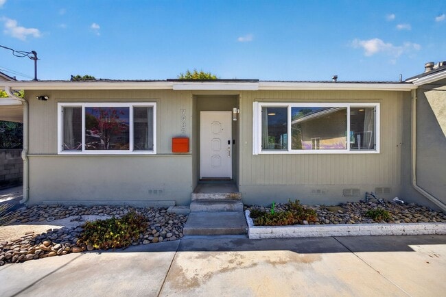 7935 El Paso St