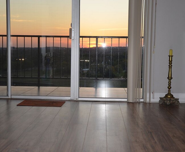 Building Photo - 7039 San Pedro Ave Unit 444.92