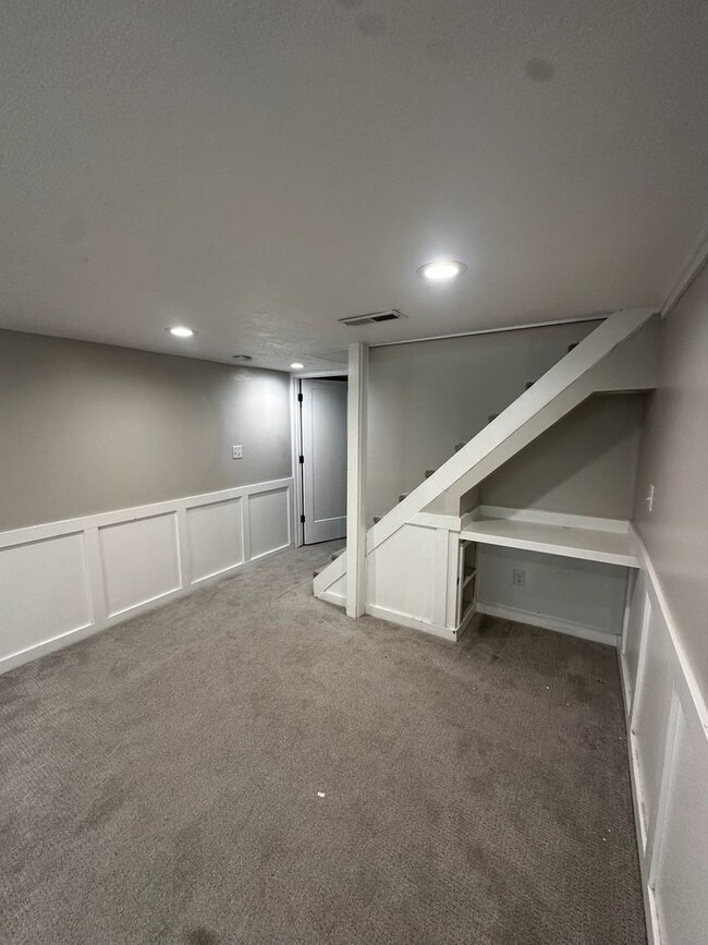 Building Photo - Beautiful 4 Bedroom Home in Millcreek Available Now!