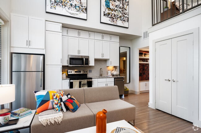 Studio _ 476SF - Placemakr Downtown Austin