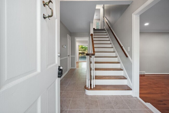 Photo - 3405 Hillvale Rd