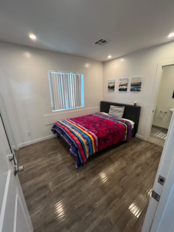Building Photo - 14836 Archwood St Rental