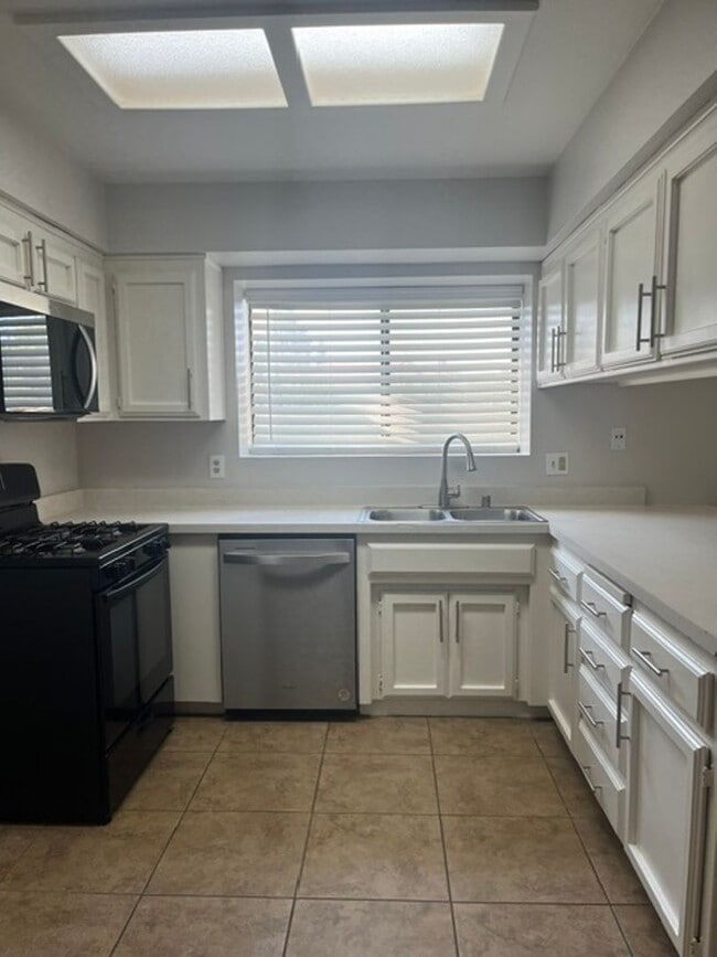 8710 Lyn River Ct Unidad 8710-D