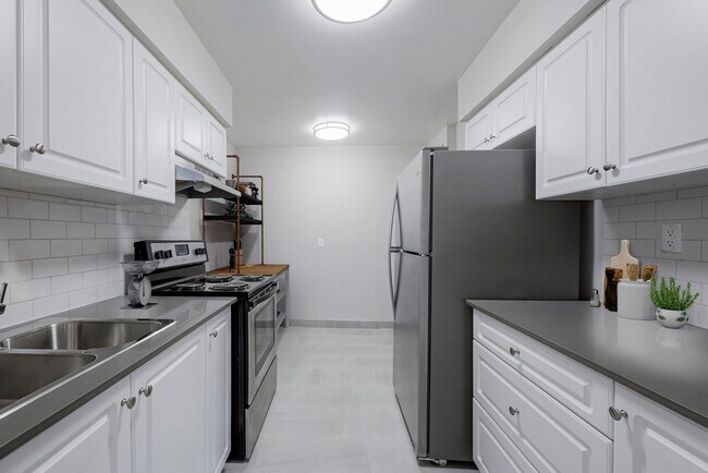 Photo - Crown Tower Apartments