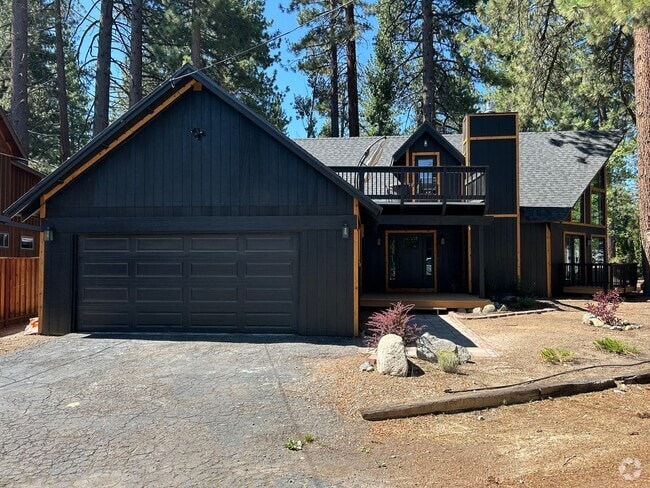 Building Photo - Fully Furnished, Beautifully Remodeled Cha... Rental