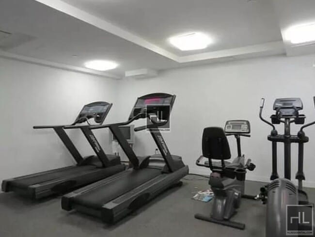Building Photo - METROPOLITAN AVENUE Rental