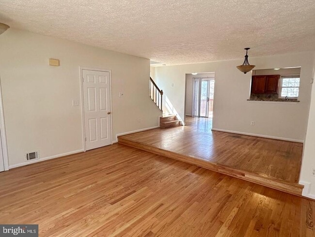 Photo - 898 Bayridge Dr