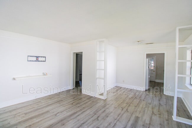 Photo - 2104 Maybank Hwy