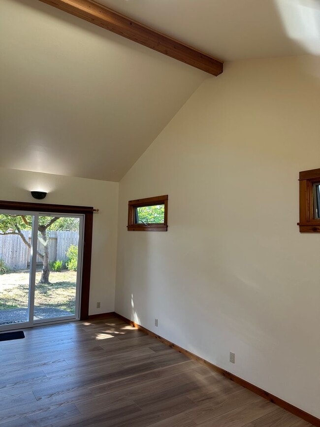 Building Photo - Charming Studio Loft in Arcata – Close to ...