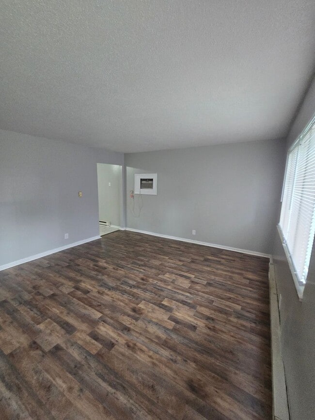 Photo - Two Bedroom Duplex located on the Westside off West 10th St and Lynhurst Dr