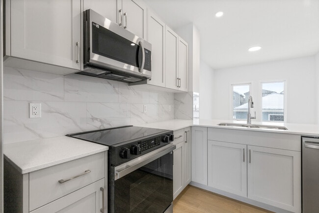 Photo - 17811-17871 71 St NW