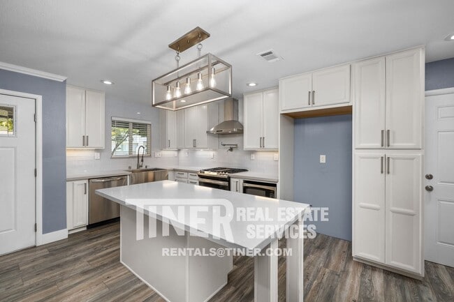 Photo - 1107 Meadow Rd