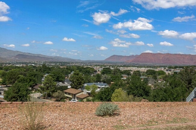 Photo - 3 Bedroom Home With Valley Views In St. George