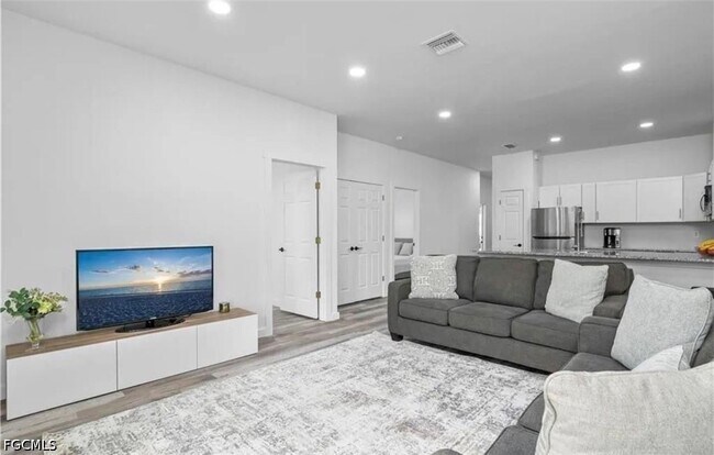 Photo - 726 Gretchen Ave S