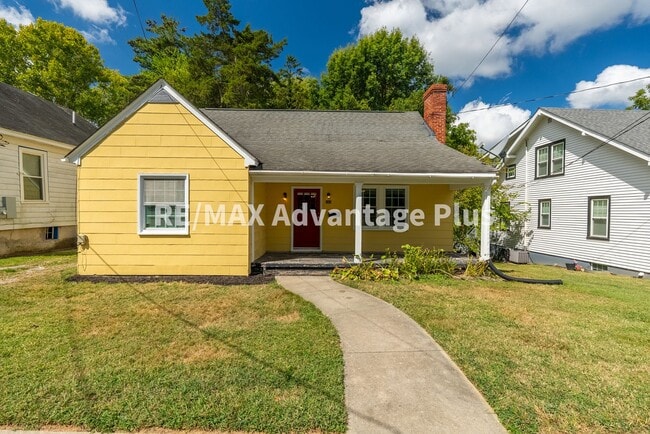 Building Photo - 3 Bedroom 2 Bath in Farmville! Rental