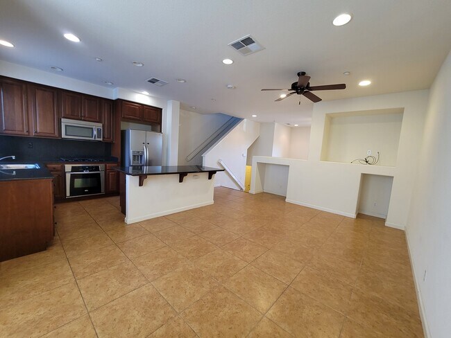 Photo - 1070 Tourmaline Ter