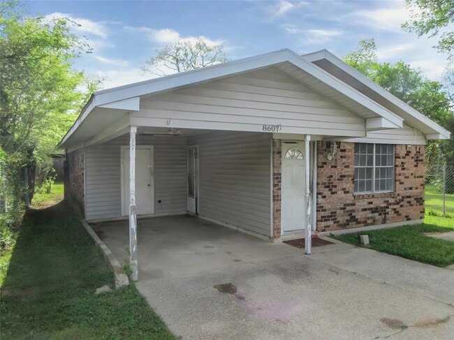 8607 Nesom Ct