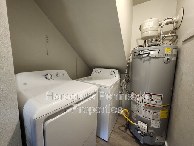 Photo - 2831 NE Center St Unidad 1