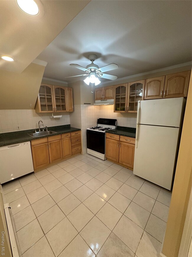 Photo - 809 Hampshire Rd