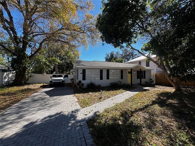 Photo - 3008 Hillview St