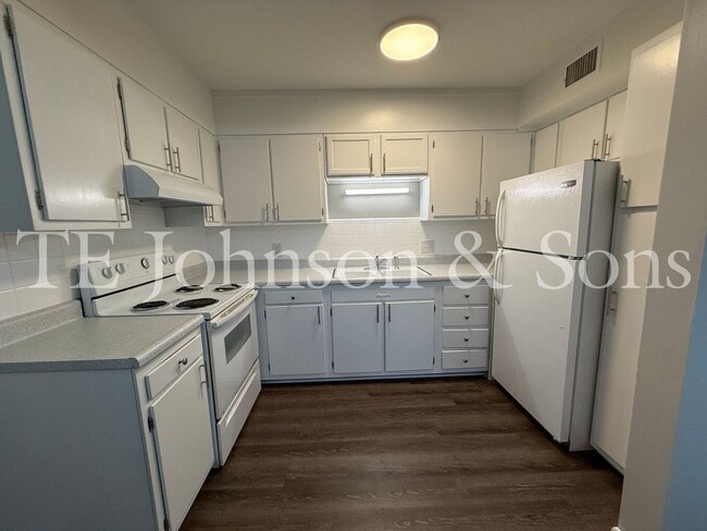 Photo - 2 Bedroom Salem View Apartment! Unit 2001 S Main 106