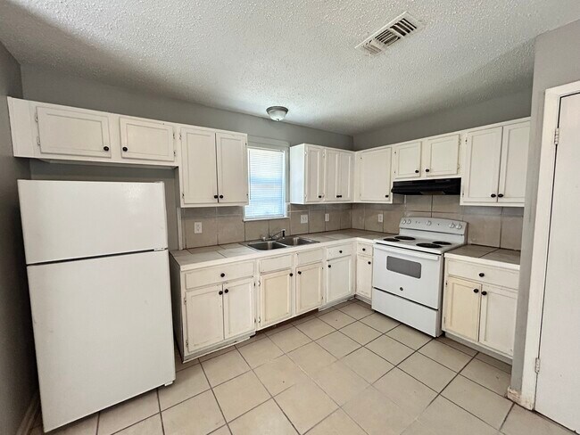 2509 S Belair Dr