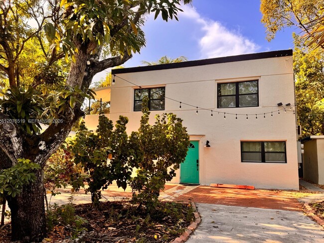 Building Photo - 277 NE 55th St Unit 1-Front