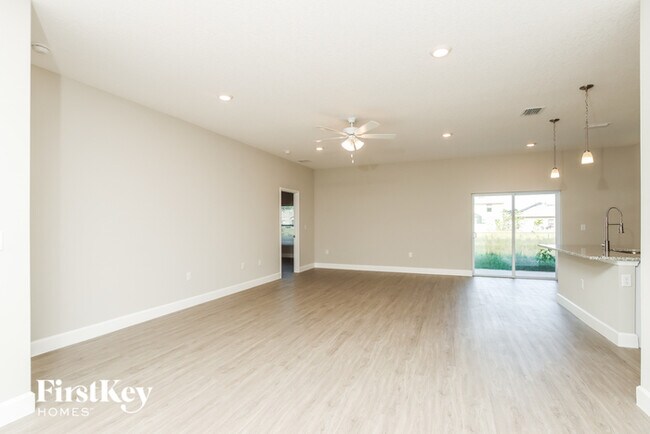 Photo - 515 Paigo St SE