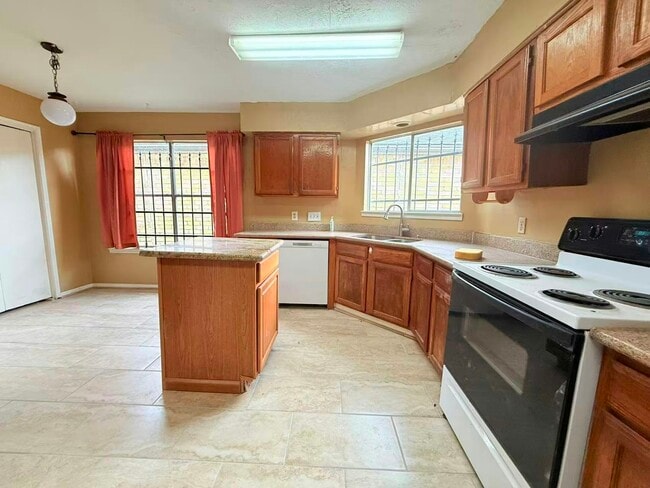 Photo - 6418 Gladewell Dr