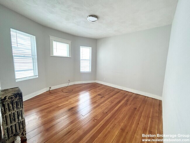 Photo - 18 Eastman St