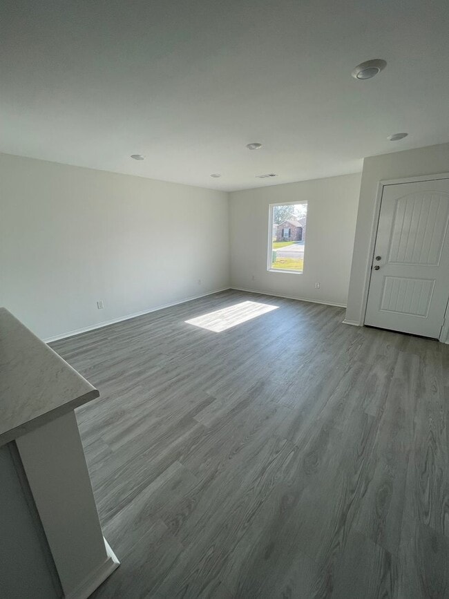 Photo - 3 Bedroom, 2 Bathroom Home