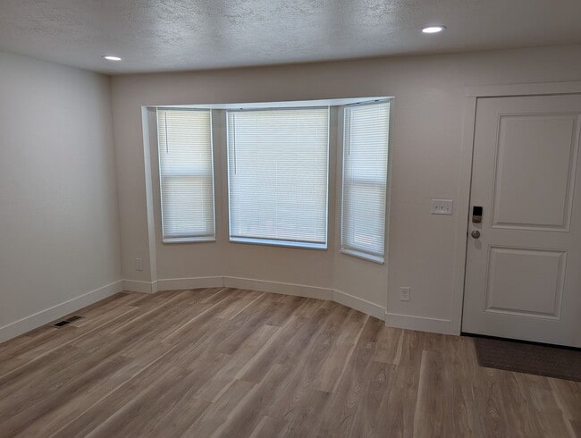 Photo - 4 Bedroom 1.5 Bath Twin-Home