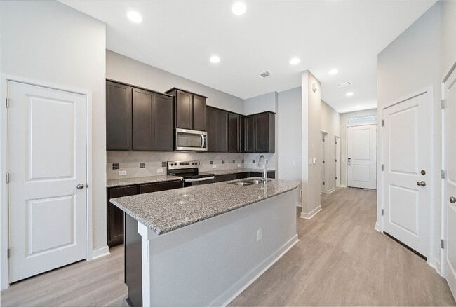 Photo - 15008 Forum Ave