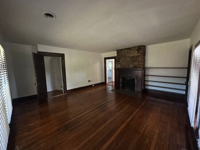 Photo - Charming 4 Bedroom House in Bedford