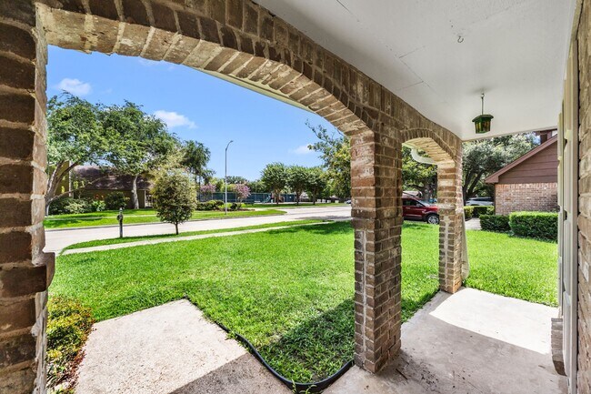 Photo - 2211 Turtle Creek Dr