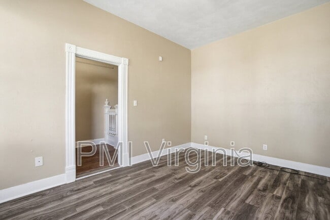 Photo - 527 W 26th St