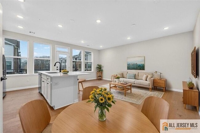 Photo - 505 Sadie Cir