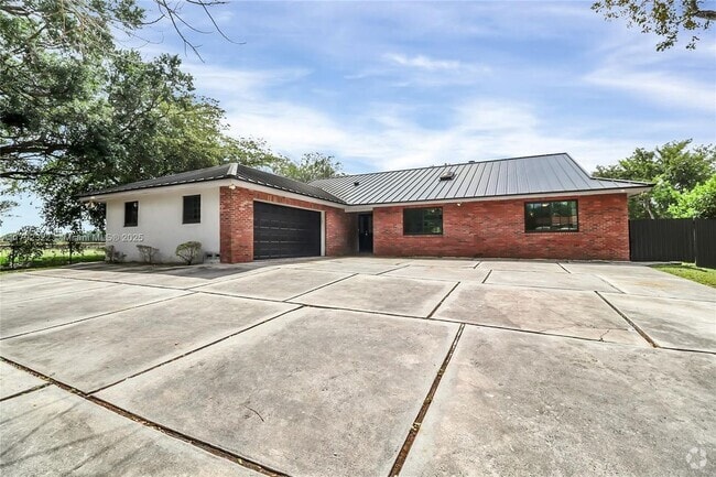 Building Photo - 9620 NW 26th Ct Rental