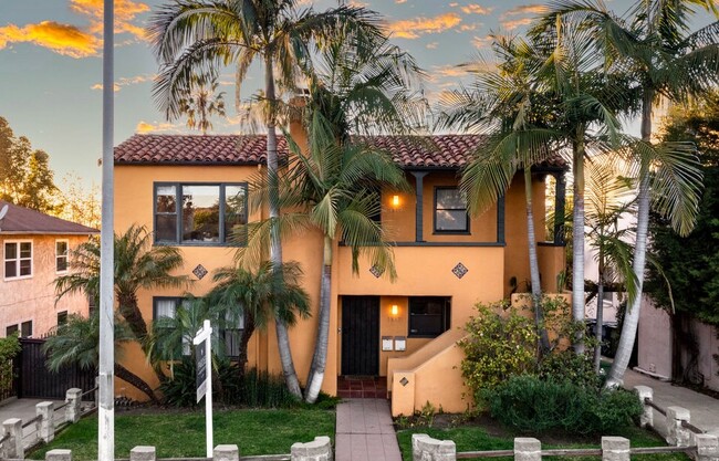 Front Exterior - 1317 Hauser Blvd Apartamentos Unidad Lower