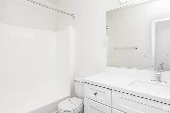 1BR, 1BA - 563SF - Bathroom Updated