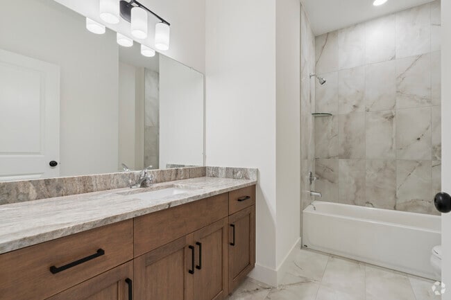 3BR, 2BA - 1,850SF - Bathroom