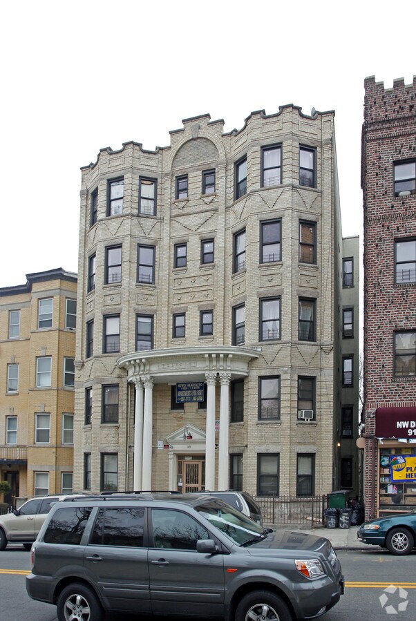 Photo - 149 N Broadway Apartments