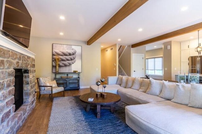 Photo - 5200 Lake Mendota Dr