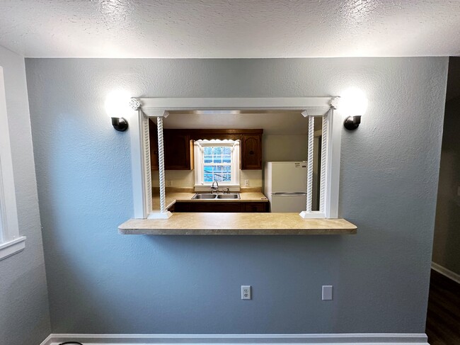 Breakfast bar - 164 W Wall St Unit A8