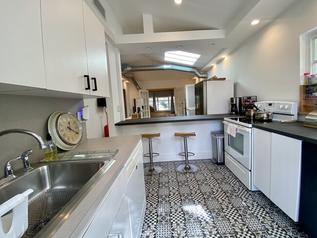 Photo - 500 NE 62nd St