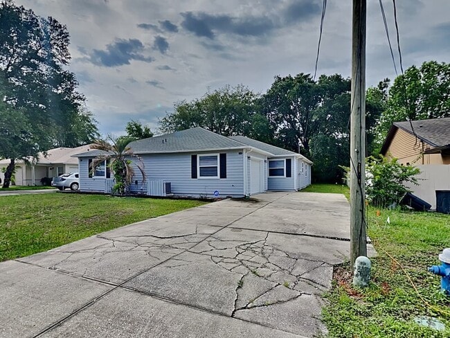 Building Photo - 155 Plainview Dr