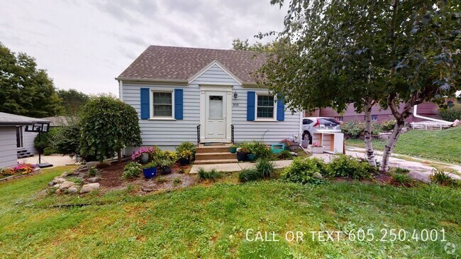 Building Photo - 3 Bedroom 2 Bathroom Single Family Home ne...