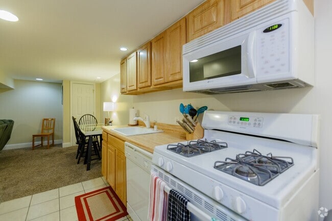 Building Photo - Manor Place Unit Garden Level Rental