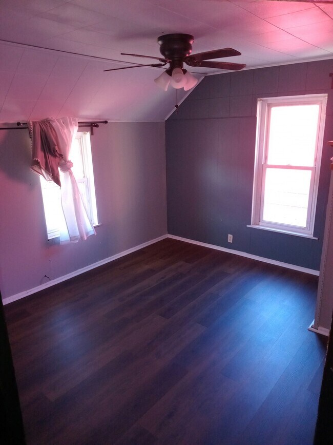 Photo - 2247 Charles St